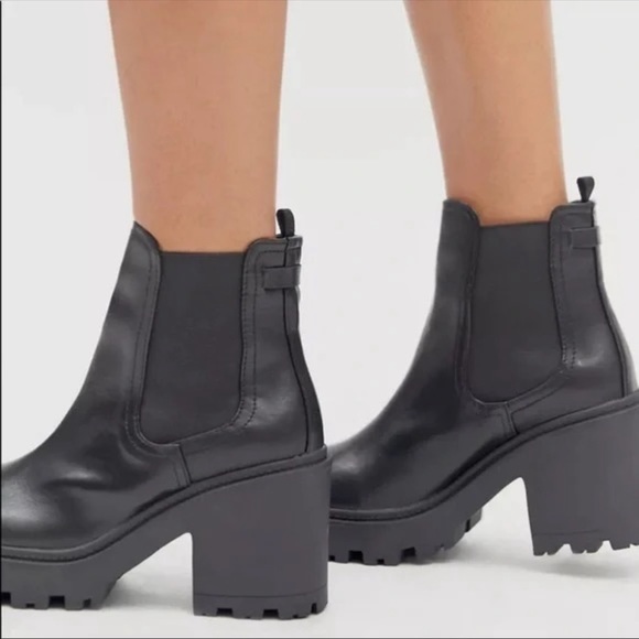 Urban Outfitters UO Chloe Chelsea Timeless Boot Black Heeled Chunky 90s Y2K New - Picture 4 of 16